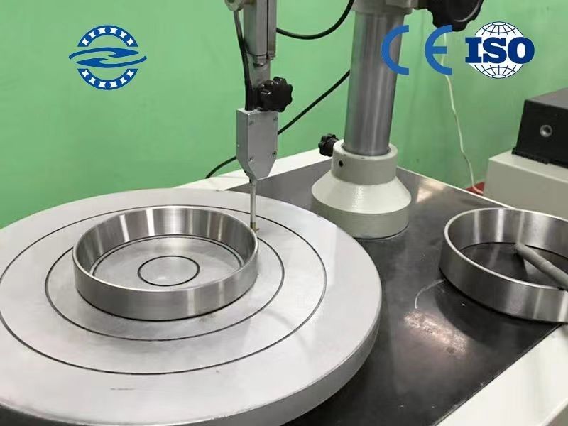 TZ200A1021-00 トラベルモーター コマツーPC120-3PC150-3用の大きな軸承